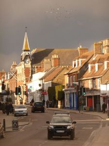 450px-wareham_flock_of_birds_over_town_hall_-_geographorg_uk_-_1719009jpg