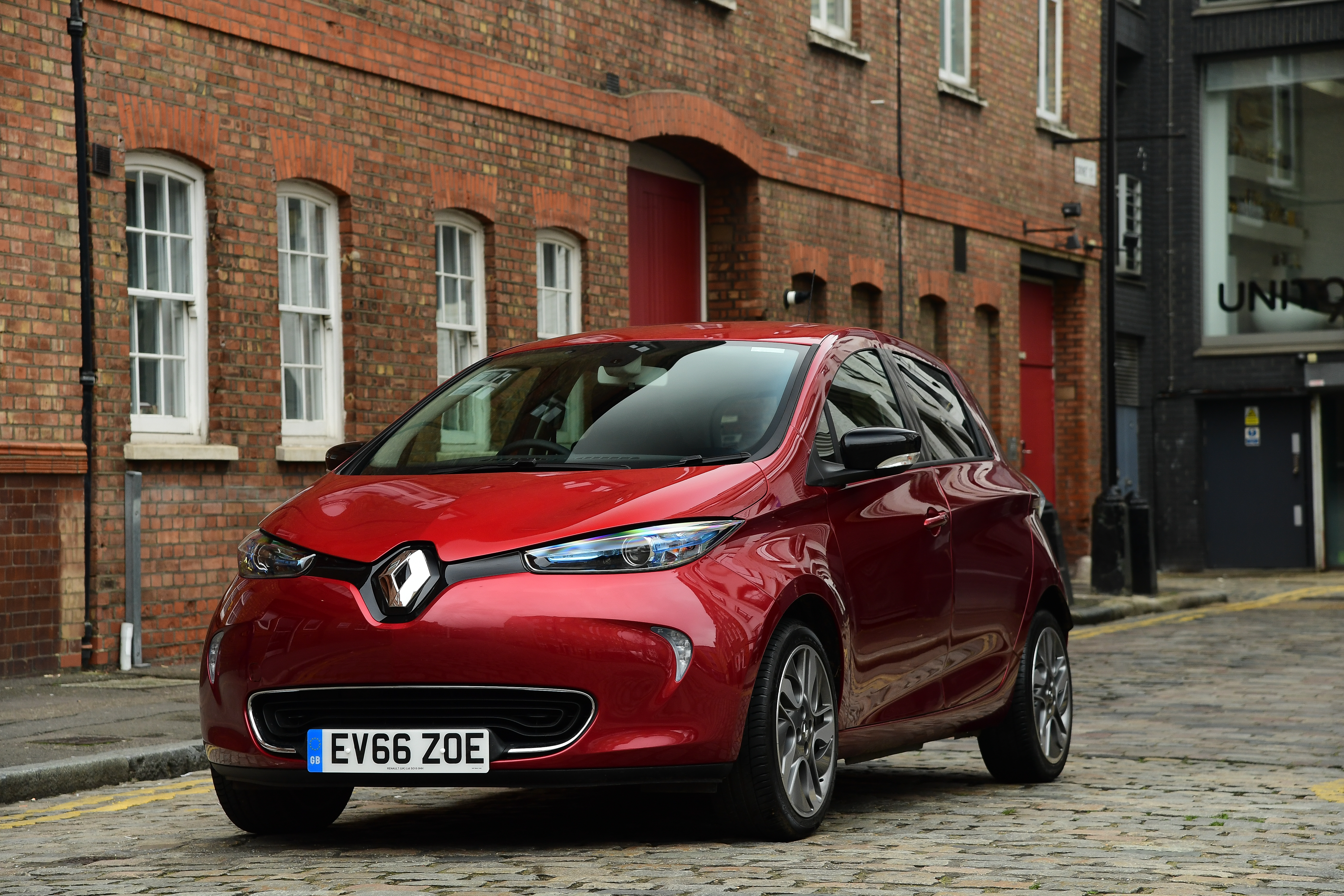 1445036_renault-zoe-my-2017-feb-2017-84-jpg