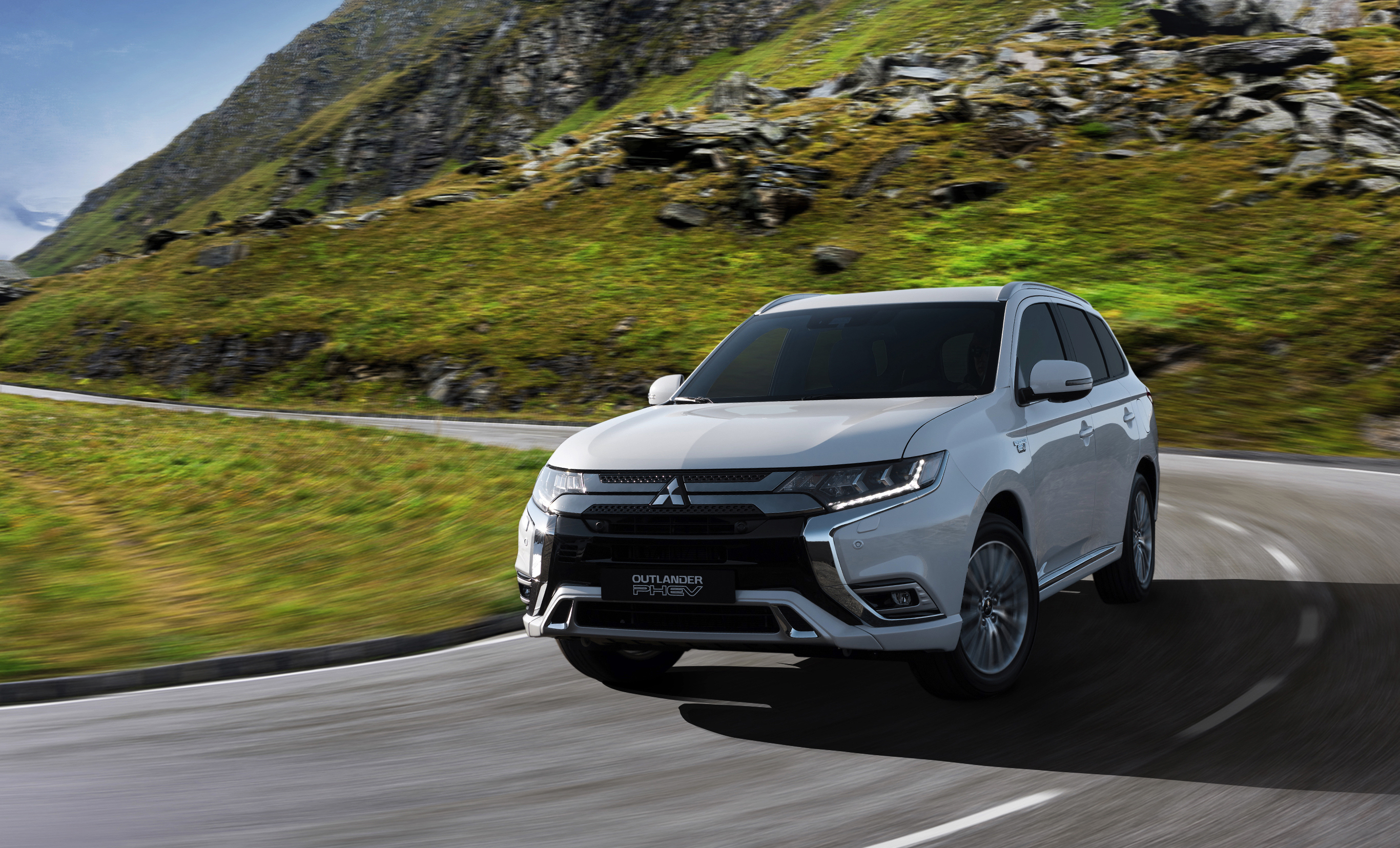 Мицубиси аутлендер 2020 года. Митсубиси Аутлендер 2022. Mitsubishi Outlander PHEV 2023. Mitsubishi Outlander 3 PHEV. Митсубиси Аутлендер PHEV 2019.